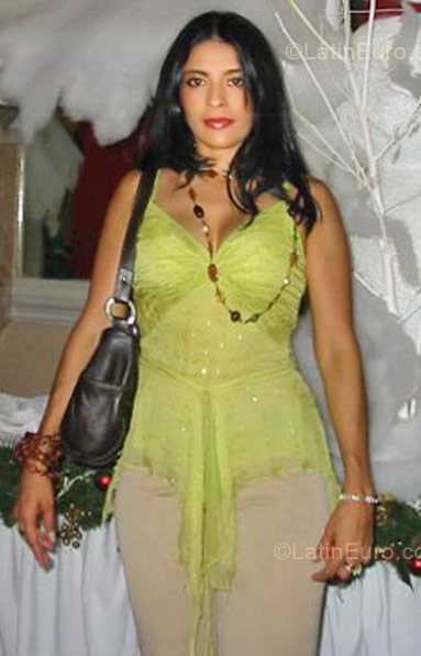 Date this stunning Colombia girl Adriana from Cartagena CO7179