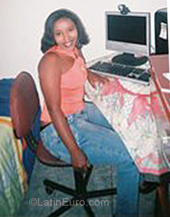 Date this happy Brazil girl Lucia from Brasilia BR5532