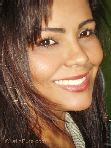 Date this nice looking Brazil girl Elisangela from Vitoria BR5547