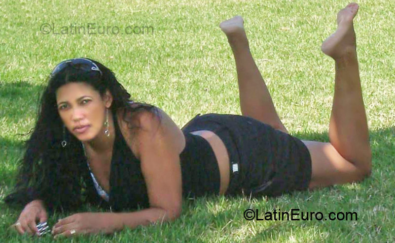 Date this charming Brazil girl Silvania from Aracruz BR5600