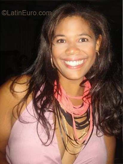 Date this fun Brazil girl Tainah from Brasilia BR5602