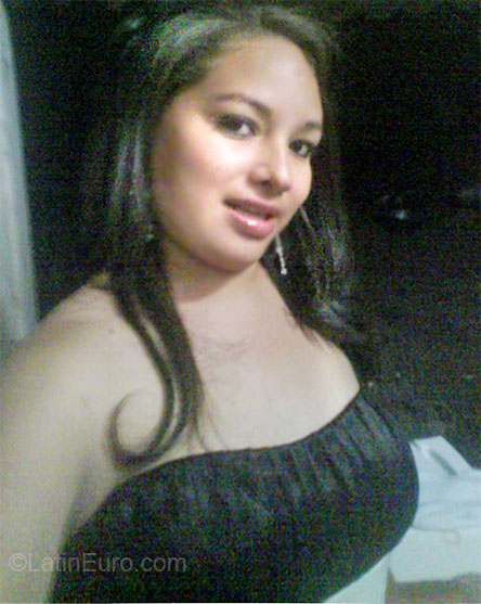 Date this charming Honduras girl Yosi from La Paz HN335