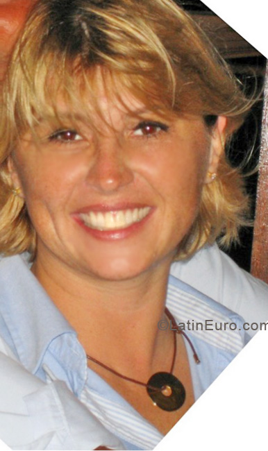 Date this pretty Brazil girl Gesilaine from Curitiba BR5785