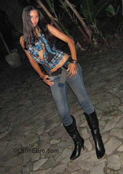 Date this georgeous Brazil girl Paula from Porto Seguro BR5800