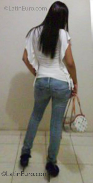 Date this good-looking Dominican Republic girl Naioby from Santiago DO8473