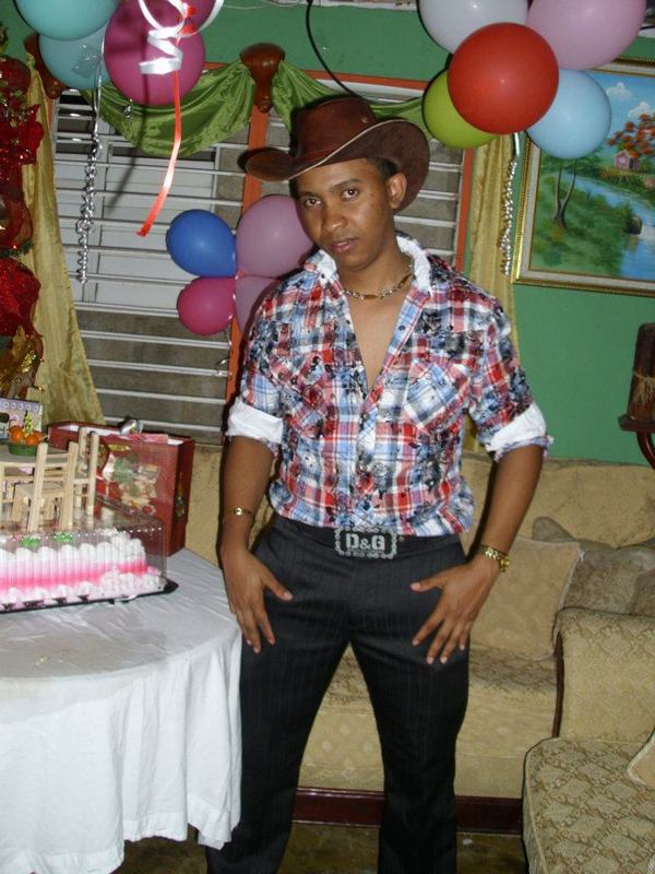 Date this athletic Dominican Republic man CRISTHIAN from Santiago DO8576