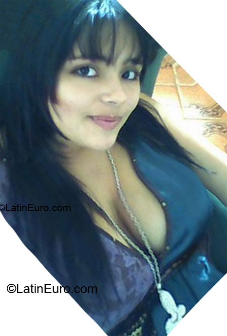 Date this hard body Brazil girl Cassia from Goiania BR5900