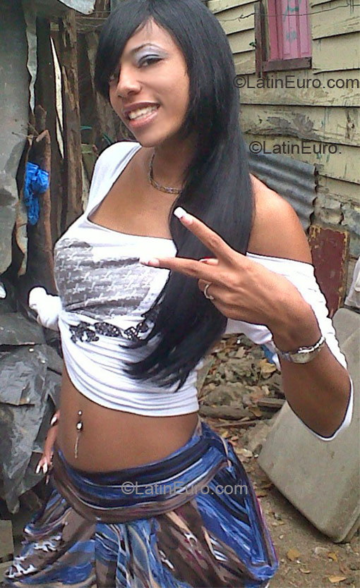 Date this sultry Dominican Republic girl Deyanira from Santo Domingo DO8744