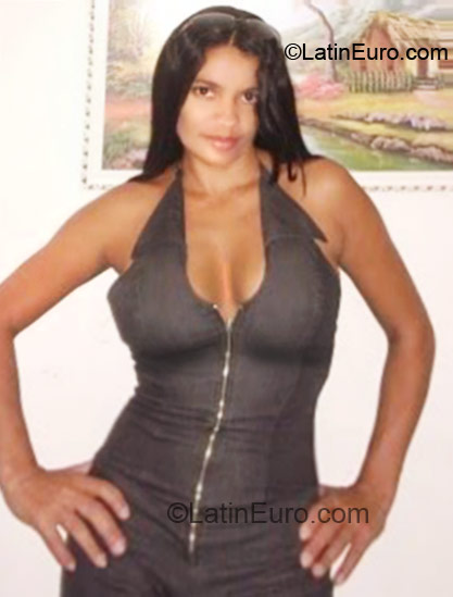 Date this nice looking Brazil girl Andrea from Sao Paulo BR5932
