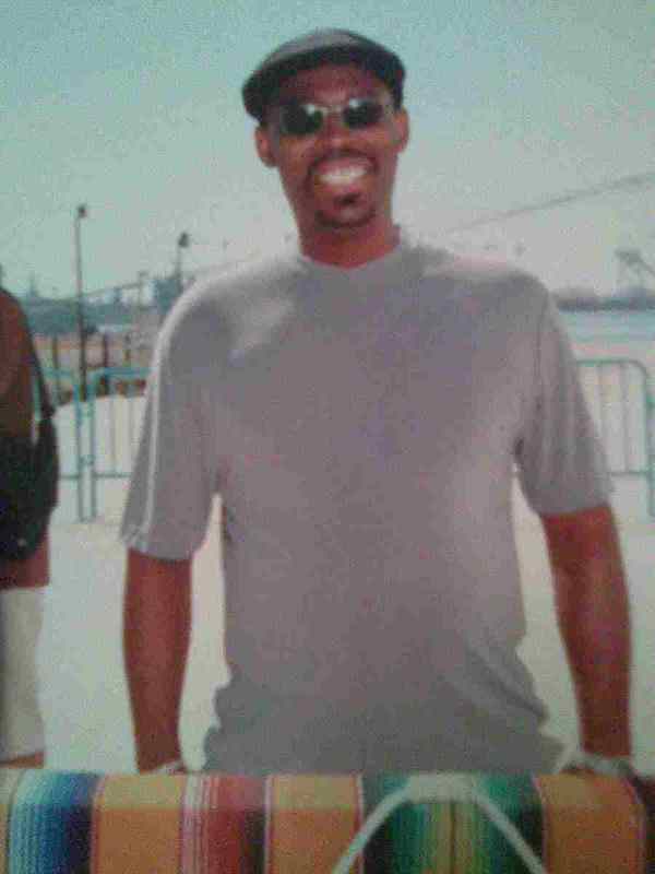 Date this tall United States man Amos from Fresno US11069