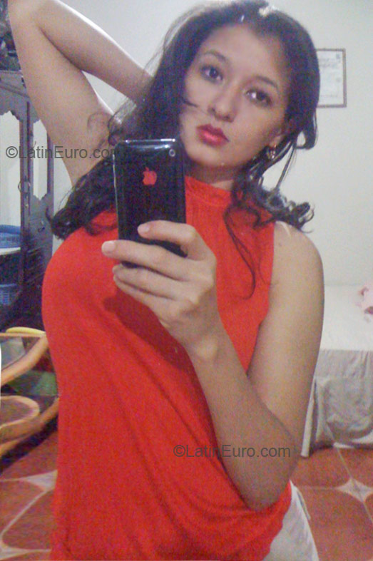 Date this gorgeous Honduras girl Maria from Tegucigalpa HN378