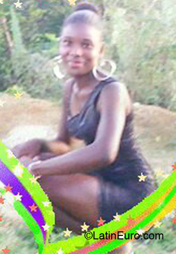 Date this fun Jamaica girl Aneik from Kingston JM338