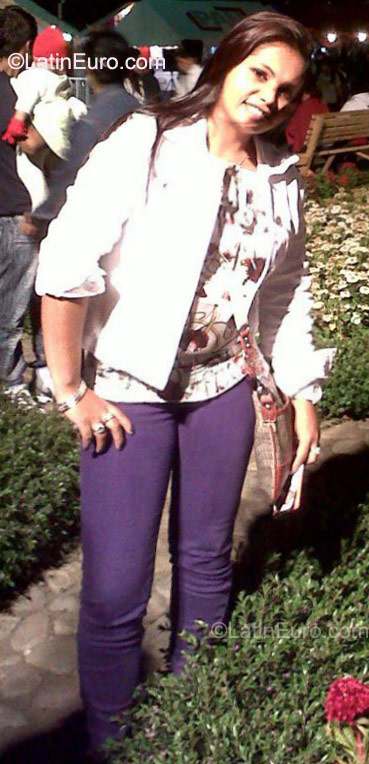 Date this nice looking Panama girl Cinthia from David PA157