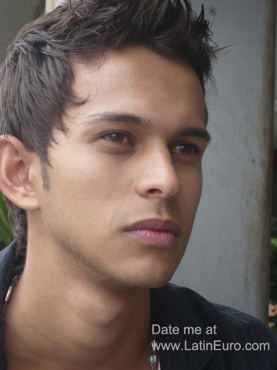 Date this sensual Colombia man David from Medellin CO8206