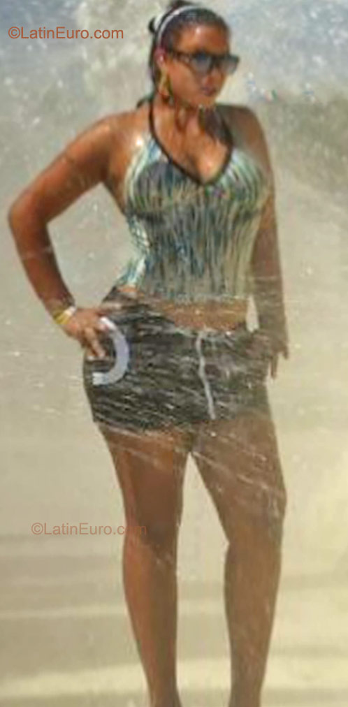 Date this cute Dominican Republic girl Albania from Santo Domingo DO9801