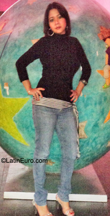 Date this tall El Salvador girl Mercedes from San Salvador SV25