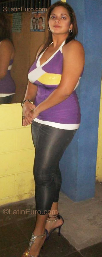 Date this voluptuous El Salvador girl Carolina from San Salvador SV26