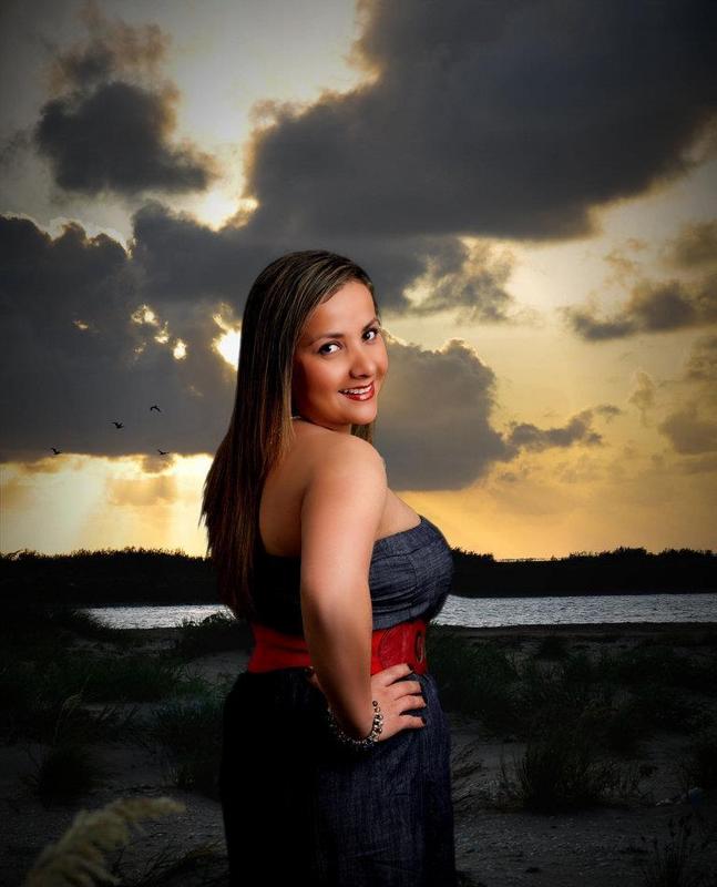 Date this good-looking Burundi girl Sofia from Bogota CO8769