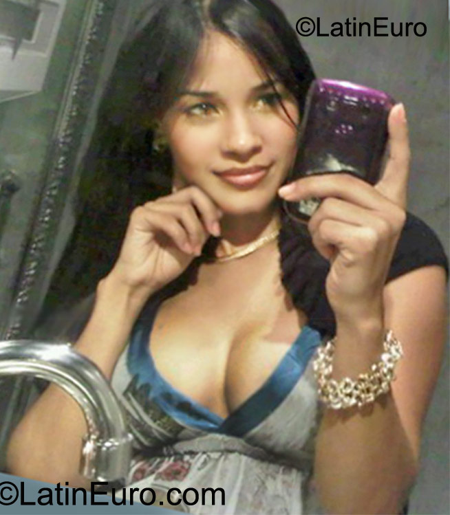Date this fun Dominican Republic girl Chanell from Santo Domingo DO10199