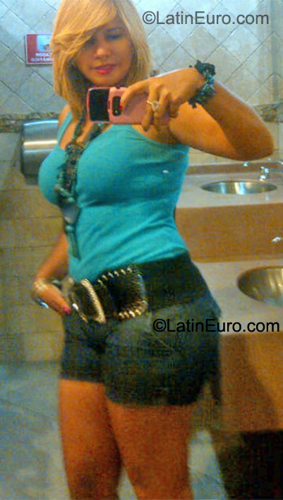 Date this sensual Honduras girl Yesenia from San Pedro Sula HN548