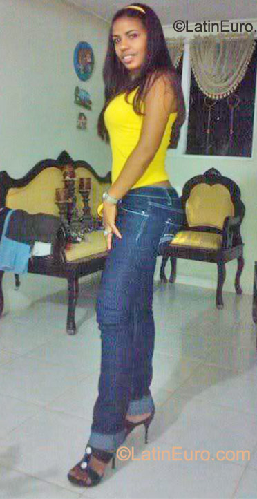 Date this happy Dominican Republic girl Yoselin from Santiago DO25334