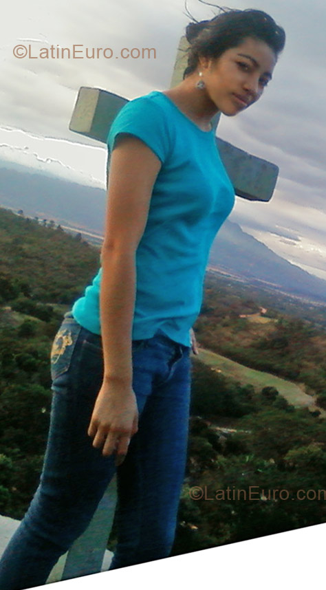 Date this stunning Honduras girl Cecia from Tegucigalpa HN570