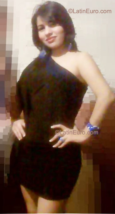 Date this good-looking Honduras girl Claudia from San Pedro Sula HN586