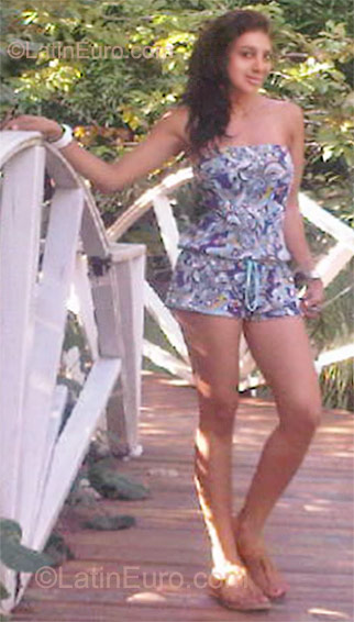 Date this pretty Honduras girl Ana from La Ceiba HN592