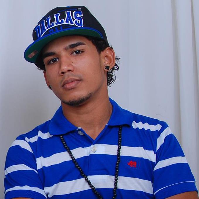 Date this lovely Dominican Republic man Junior from La Vega DO10445
