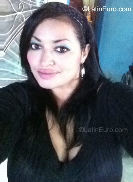 Date this nice looking Honduras girl Damaris from San Pedro Sula HN605