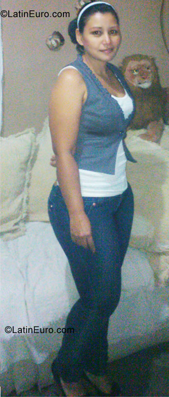 Date this lovely Honduras girl Gricelia from San Pedro Sula HN630