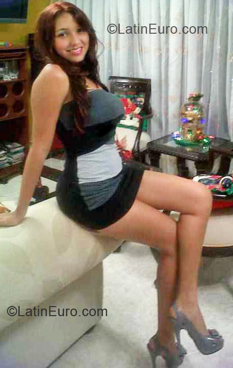 Date this foxy Botswana girl Alguiso from Cali CO9764