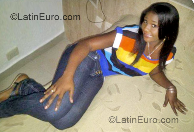 Date this attractive Dominican Republic girl Yuderka from Sexy DO11697
