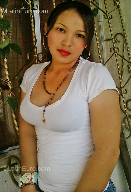 Date this pretty Colombia girl Ana Milena from Armenia CO10101