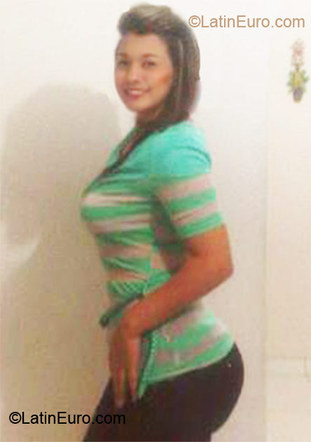 Date this pretty Colombia girl Maleja26 from Barranquilla CO10107