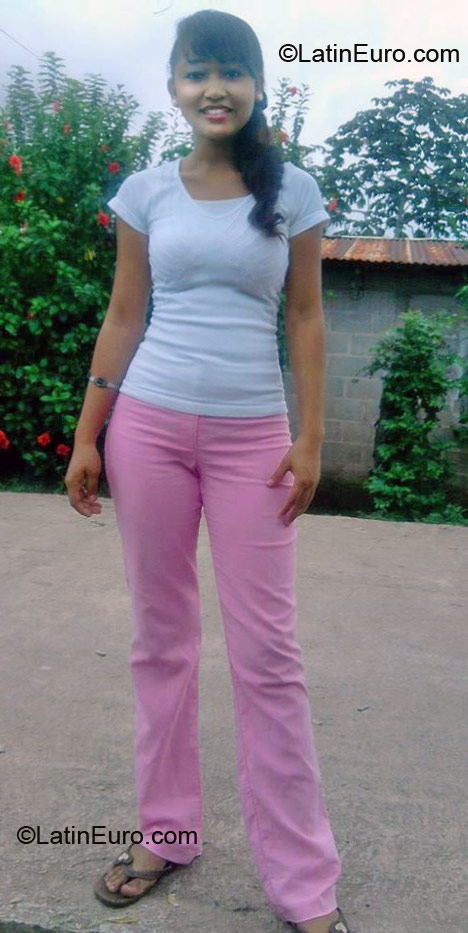 Date this voluptuous Honduras girl Eni from La Ceiba HN656