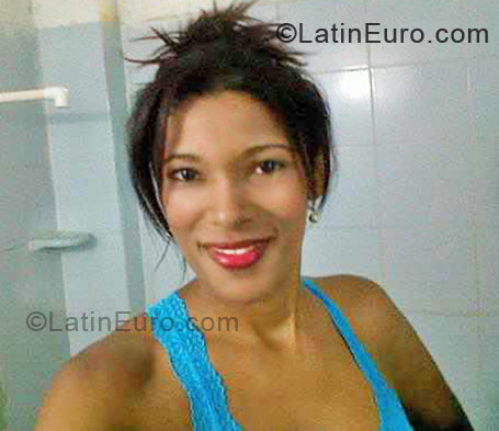 Date this tall Colombia girl Carolin from Riohacha CO10225