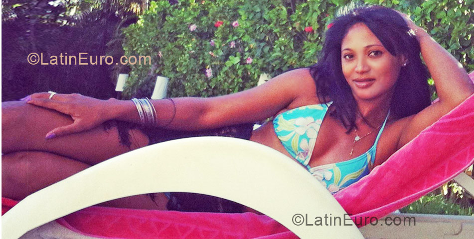 Date this tall Dominican Republic girl Vicky from Santo Domingo DO11088