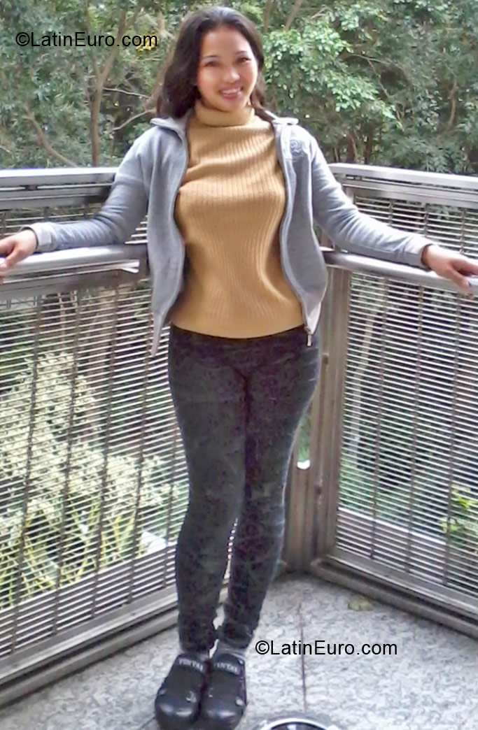 Date this passionate Hong Kong girl Desie from Hong Kong HK3