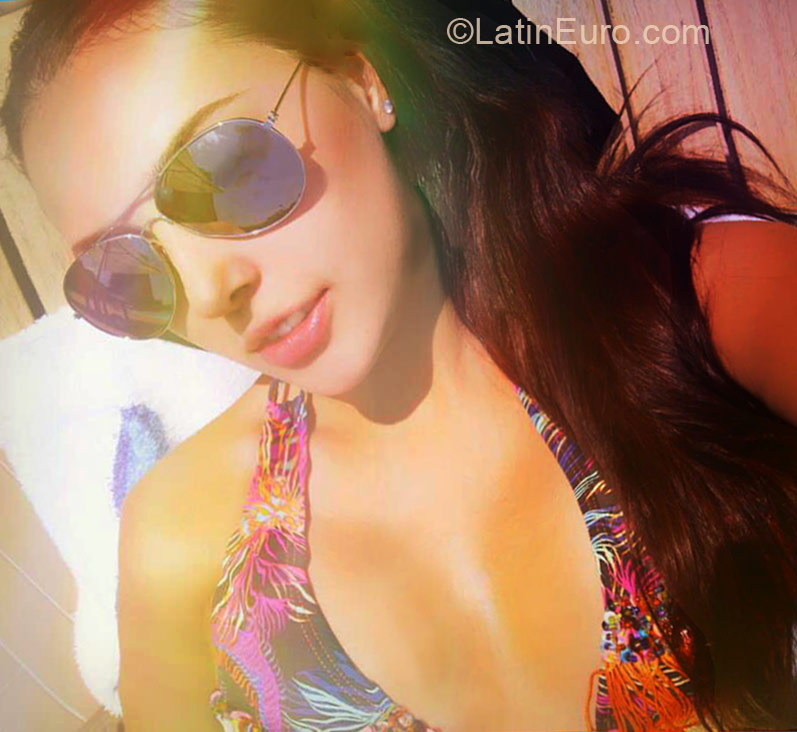 Date this happy Colombia girl Melissalll from Medellin CO10326
