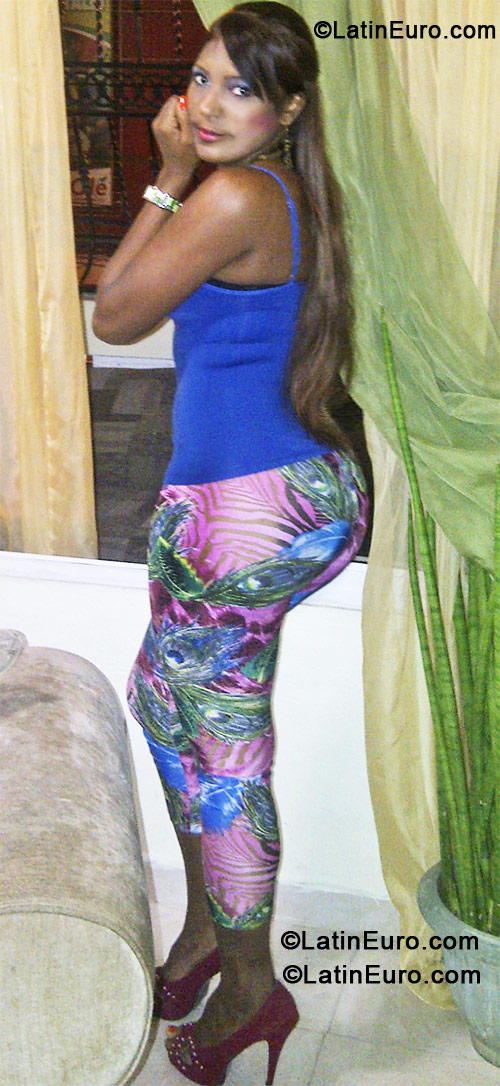 Date this stunning Dominican Republic girl Perla from Santo Domingo DO11327