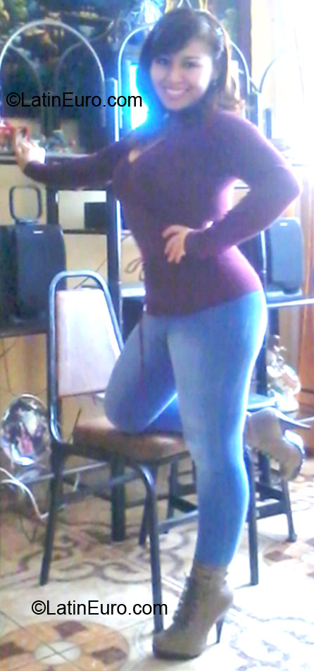 Date this sensual Canada girl Julissa from Lima CA512