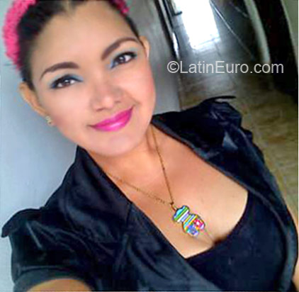 Date this nice looking Colombia girl Yosi from Cucuta CO21733