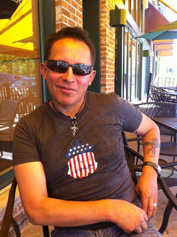 Date this tall United States man ELOY from Miami y La Paz, Bolivia US13203