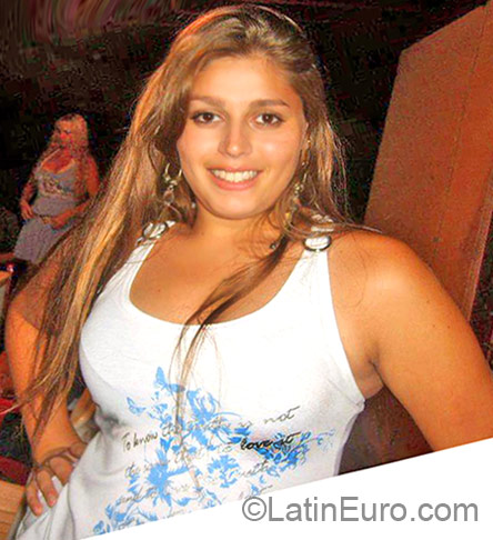 Date this sultry Brazil girl Fernanda from Uberaba BR6834
