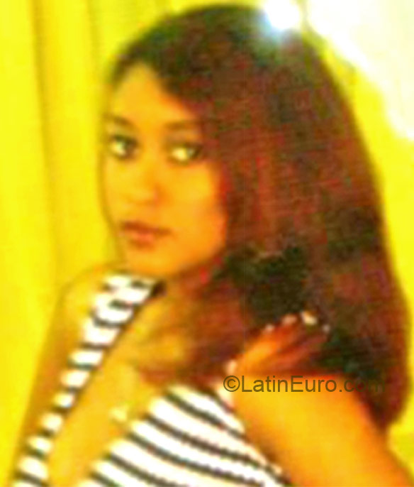 Date this good-looking Dominican Republic girl Gissel from Santo Domingo DO11704