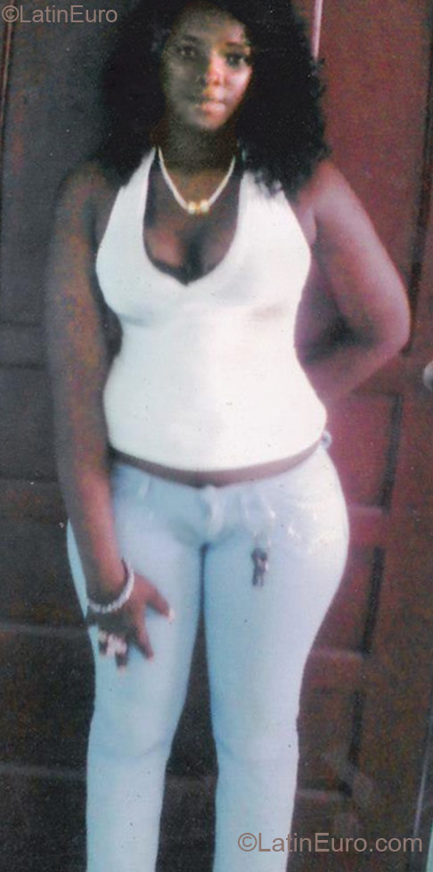 Date this funny Dominican Republic girl Yerlin from Santo Domingo DO11859