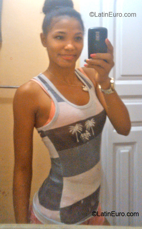 Date this cute Dominican Republic girl Kiara from Santo Domingo DO11713