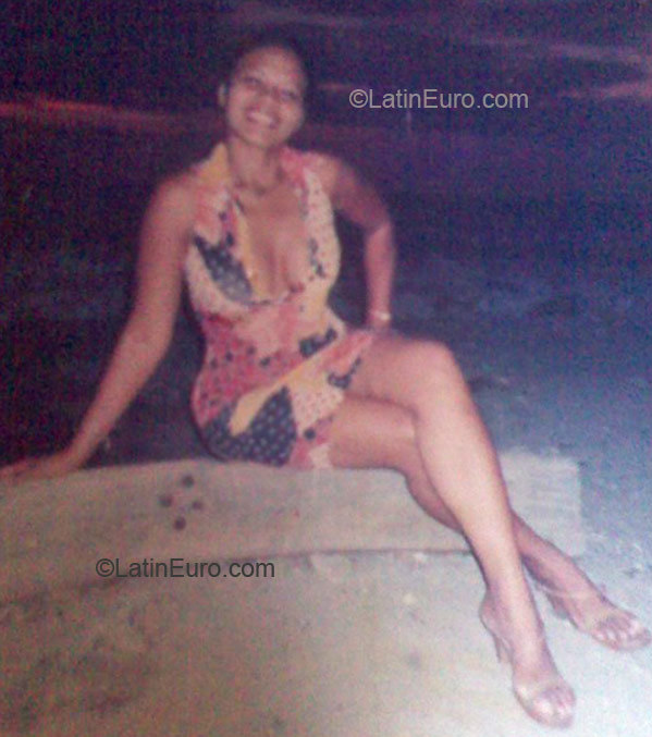 Date this charming Honduras girl Aurora guzman f from La Ceiba HN690