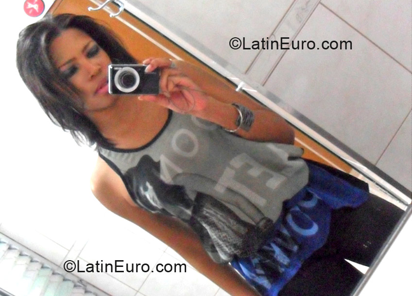 Date this charming Brazil girl Erica from Sao Paulo BR6875